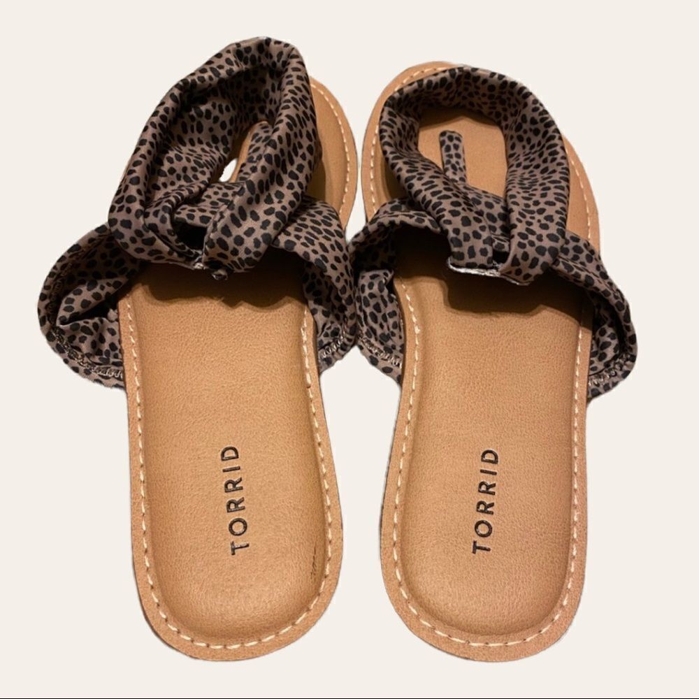 Torrid || Stretch Fabric T-Strap Sandals || 13W - Picture 3 of 3